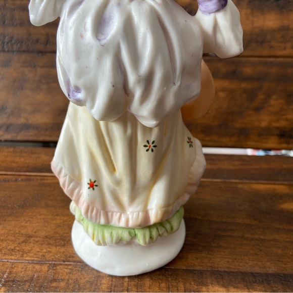 8” Vintage Porcelain Figurine of a Lady with a Fan Figurine - Picture 10 of 13
